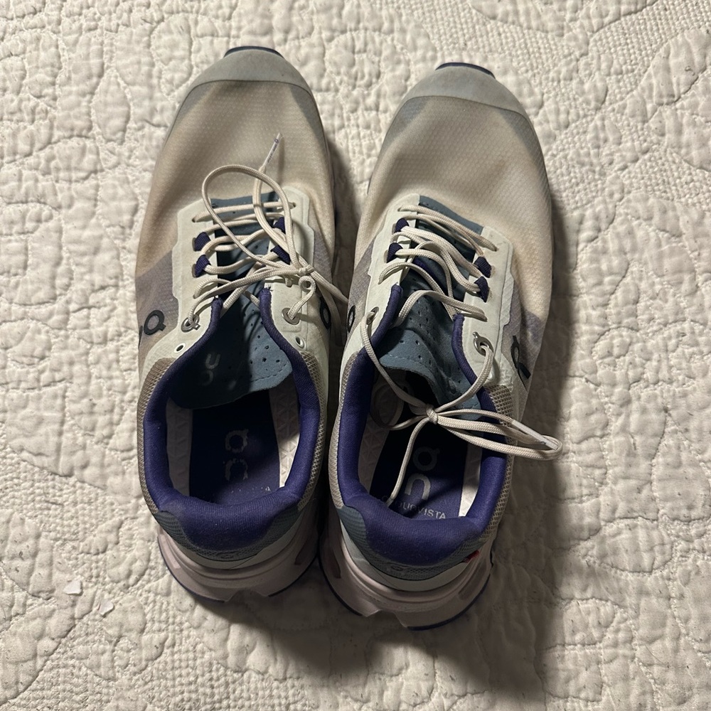 Women’s On Clouds Size 9.5 Cloudvista Frost - image 3